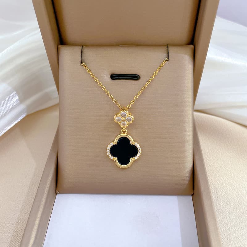 Ins สไตล์ Micro-Inlaid Zircon Four-Leaf Clover จี้ไทเทเนียมเหล็กสร้อยคอ All-Match สาว Clavicle Chain ของขวัญต้องมี รูปที่ 2