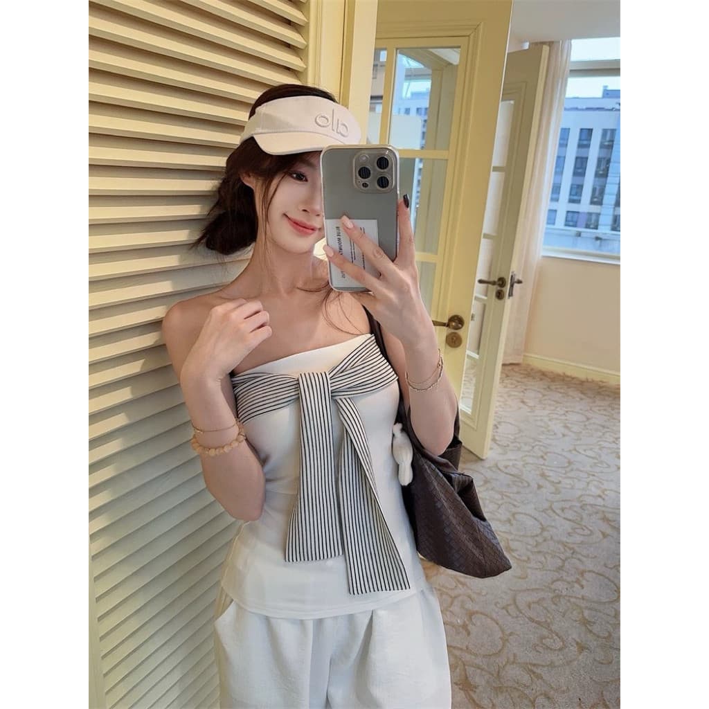 Rosie เสื้อเกาะอกผู้หญิง สีพื้น แขนกุด เสื้อครอปทรงรัดรูป ดีไซน์เชื่อกผูกหน้าอ เซ็กซี่แฟชั่นY2K สไตล์อเมริกัน รูปที่ 5