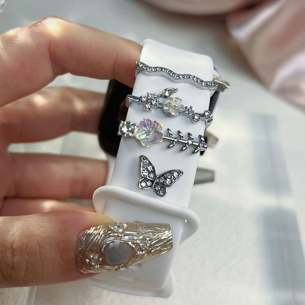 4pcs โลหะ Wristbelt Charms สายซิลิโคนตกแต่งแหวนสําหรับ A-pple นาฬิกาเครื่องประดับเพชรอุปกรณ์ตกแต่งสําหรับ iWatch สร้อยข้อมือ รูปที่ 7