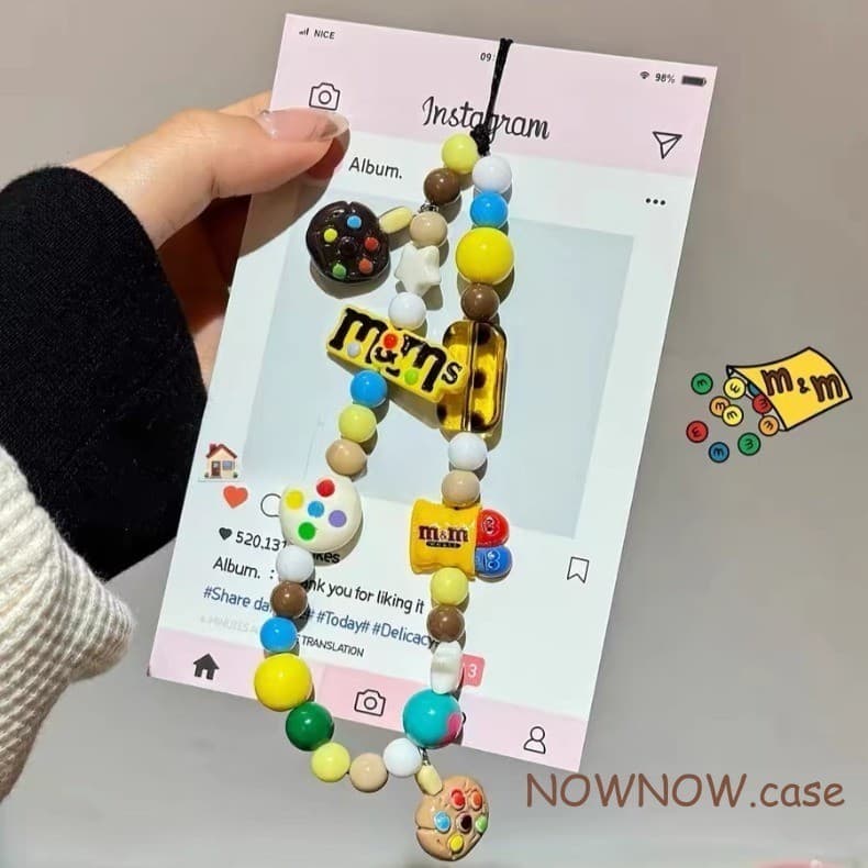 การ์ตูนน่ารักสร้อยข้อมือ 3D ตุ๊กตา SpongeBob SquarePants M เชือกถั่วพวงกุญแจหูฟังบลูทูธจี้เหมาะสําหรับโทรศัพท์มือถือทุกยี่ห้อและรุ่น รูปที่ 1
