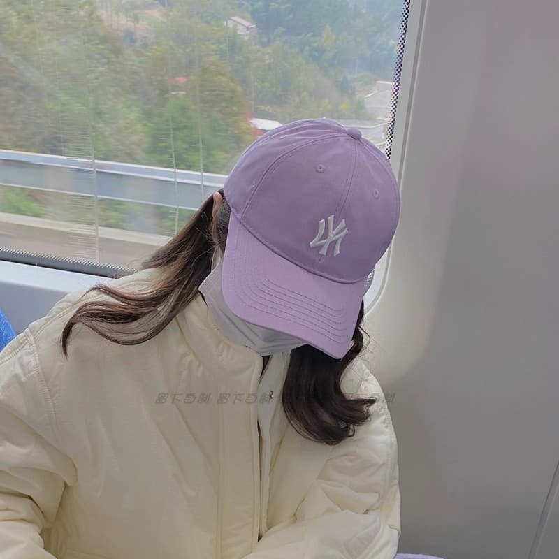 สีสวยมากๆหมวก NY สีม่วงหญิงตาข่ายสีแดงสไตล์เรียบง่ายและหลากหลาย LA หมวกเบสบอลหมวกลำลองเกาหลีCap รูปที่ 2