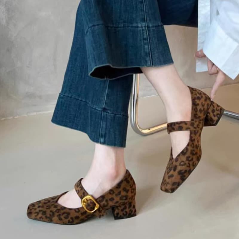 Atikota รองเท้าส้นสูงผู้หญิงสุภาพสตรีหัวเข็มขัดปรับได้ Chunky Square Toe Suede แฟชั่นรองเท้าส้นสูงรองเท้าแตะ รูปที่ 3
