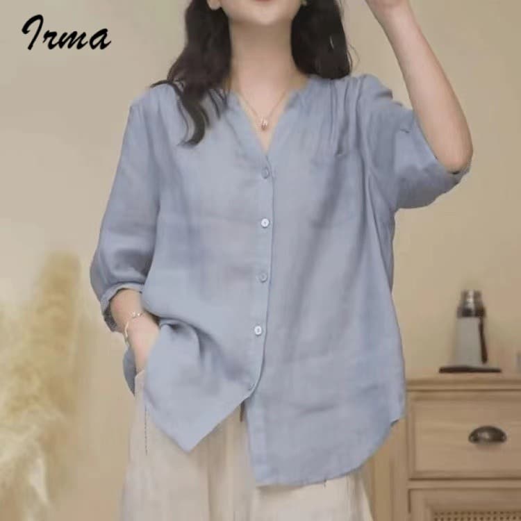 หลวมขนาดบวกด้านบนฤดูร้อนสีทึบและเสื้อคอวีสำหรับผู้หญิงเสื้อเชิ้ตใยกา รูปที่ 4