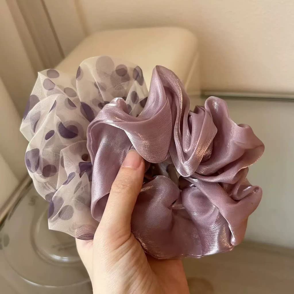 สีม่วงลายจุดตาข่าย Pearlescent Satin Scrunchy Hair Tie รูปที่ 1