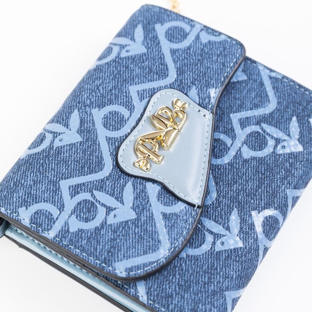 PLAYBOY รุ่น Freya Wallet on Chain กระเป๋าสตางค์ผู้หญิงใบสั้น รหัสST-WA252PB112 สกรีนลายผ้ายีนส์ รูปที่ 5