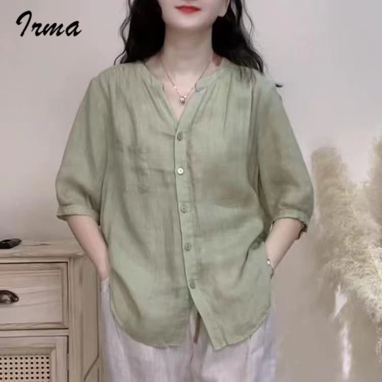 หลวมขนาดบวกด้านบนฤดูร้อนสีทึบและเสื้อคอวีสำหรับผู้หญิงเสื้อเชิ้ตใยกา รูปที่ 8