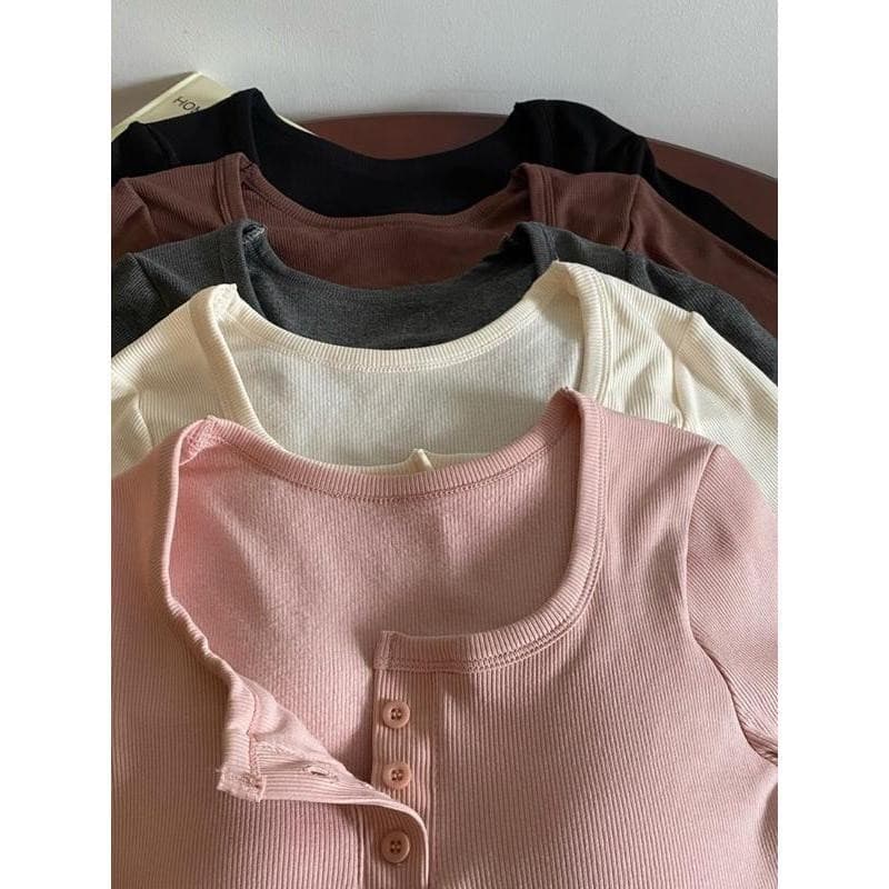 Anata สีทึบเรียบง่ายอเนกประสงค์ปุ่มคอกลมด้านในเสื้อยืดแขนยาวสลิมสำหรับผู้หญิงสไตล์เกาหลีกระดูกไหปลาร้าเสื้อสั้น รูปที่ 8