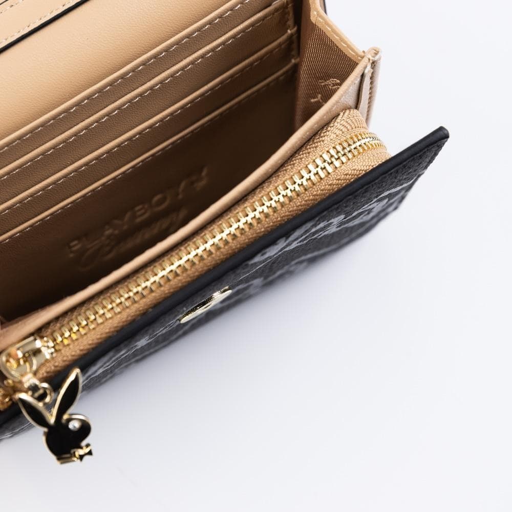 PLAYBOY รุ่น Freya Wallet on Chain กระเป๋าสตางค์ผู้หญิงใบสั้น รหัสST-WA252PB112 สกรีนลายผ้ายีนส์ รูปที่ 8