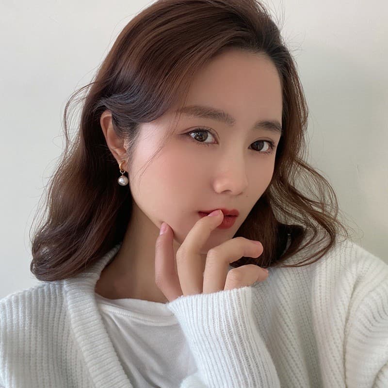 ต่างหูเหล็กไทเทเนียมโรแมนติกฝรั่งเศส จี้มุกเคลือบทอง 18เค สไตล์ย้อนยุคไม่ซีดจางง่ายต่างหูหญิง รูปที่ 4