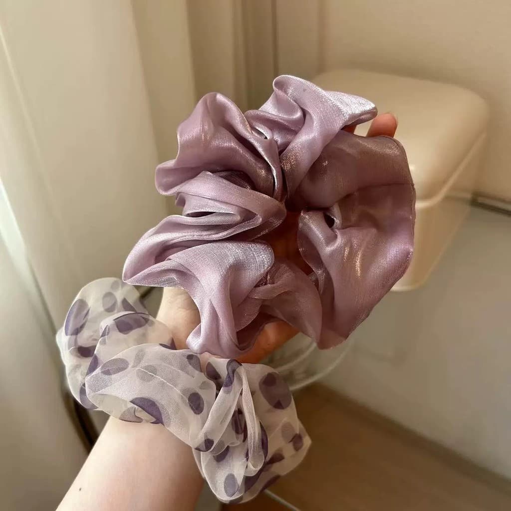 สีม่วงลายจุดตาข่าย Pearlescent Satin Scrunchy Hair Tie รูปที่ 3