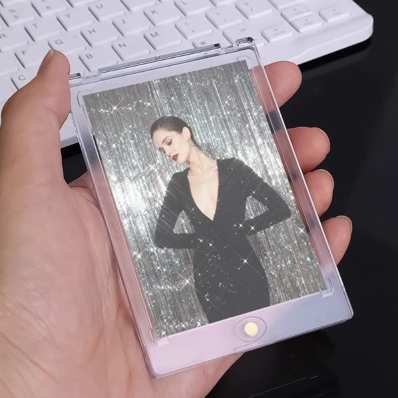 1/3/5ชิ้นแม่เหล็กผู้ถือบัตร-โปร่งใสเกาหลี เคป๊อป การ์ดแขน-กันน้ําภาพกีฬาการ์ดผู้ถือจอแสดงผล รูปที่ 4