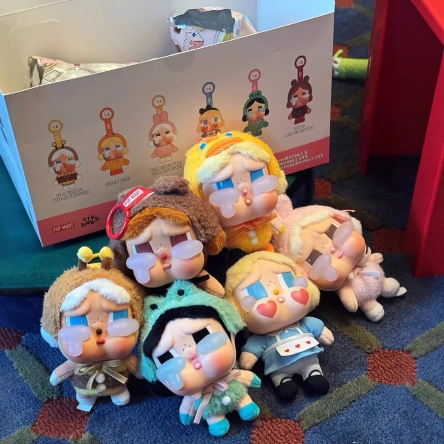 Crybaby Mystery Box Doll Tears Factory Vinyl Plush Doll Mystery Box Series Crybaby อินเทรนด์เล่นของเล่นตุ๊กตาตุ๊กตาพวงกุญแจ Charm Plush กระเป๋าแขวนสาวจี้ รูปที่ 2