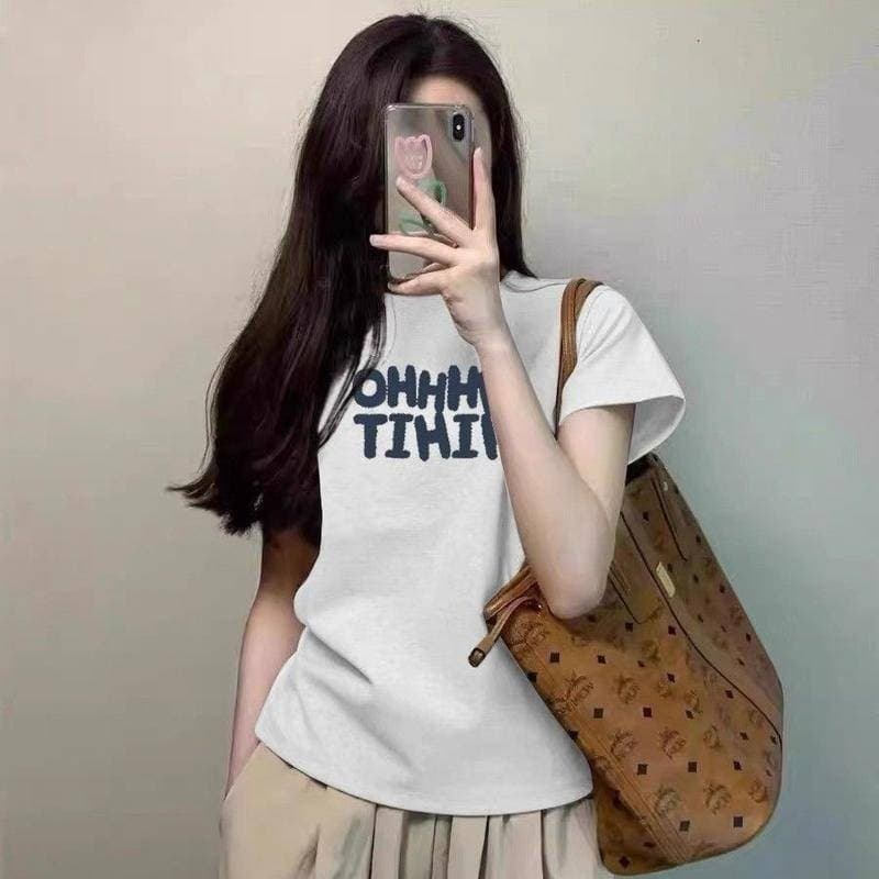 เสื้อยืดแขนสั้นพิมพ์ลายตัวอักษรสไตล์อเมริกันผ้าฝ้ายแท้ฤดูร้อนดีไซน์สไตล์ใหม่ทรงสลิมฟิต รูปที่ 1