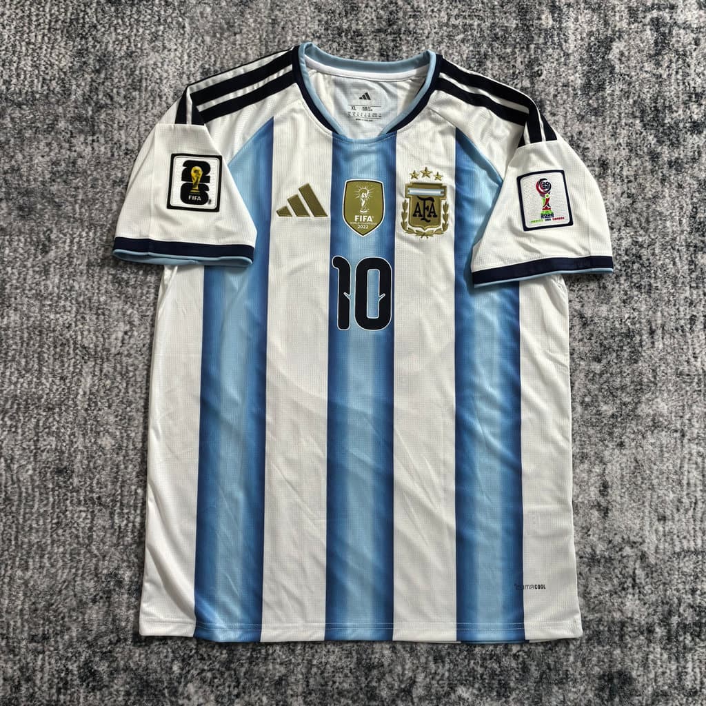 26-27Argentina Home Jersey Fan Issue Soccer Jerseys MESSI No.10 Top พิมพ์อะไรชื่อเย็บปักถักร้อย FC S - 4XL รูปที่ 2