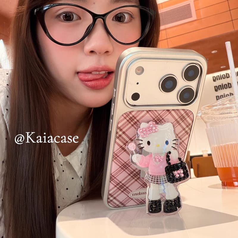 Huiwanju kt ลายสก๊อตแป้งเหมาะสําหรับ iPhone17promax เคสโทรศัพท์มือถือ iphone16pro ใหม่ 13 ผู้หญิง 14pro พร้อมขายึด 15pro เคสโทรศัพท์มือถือป้องกันการตกอีพ็อกซี่ รูปที่ 1