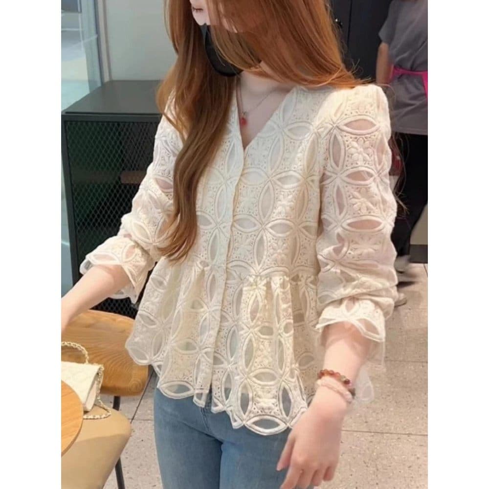 Dahong99309เสื้อเบลาส์ลูกไม้แขนยาวคอปก v ลําลองแฟชั่นผู้หญิงเกาหลีย้อนยุค ฤดูร้อนสไตล์ใหม่เวอร์ชั่นเกาหลีแขนสามส่วนคอวี รูปที่ 2