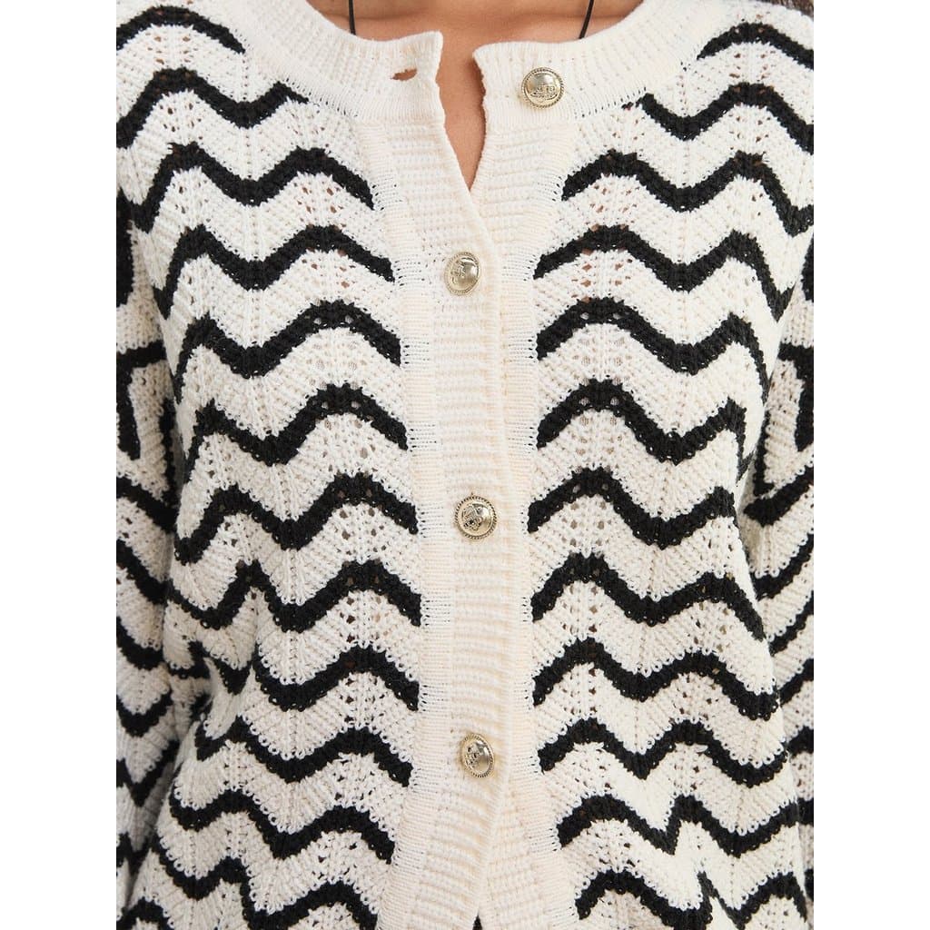เสื้อคาร์ดิแกนถักลายติดกระดุม / Wave Knit Button Cardigan รูปที่ 3