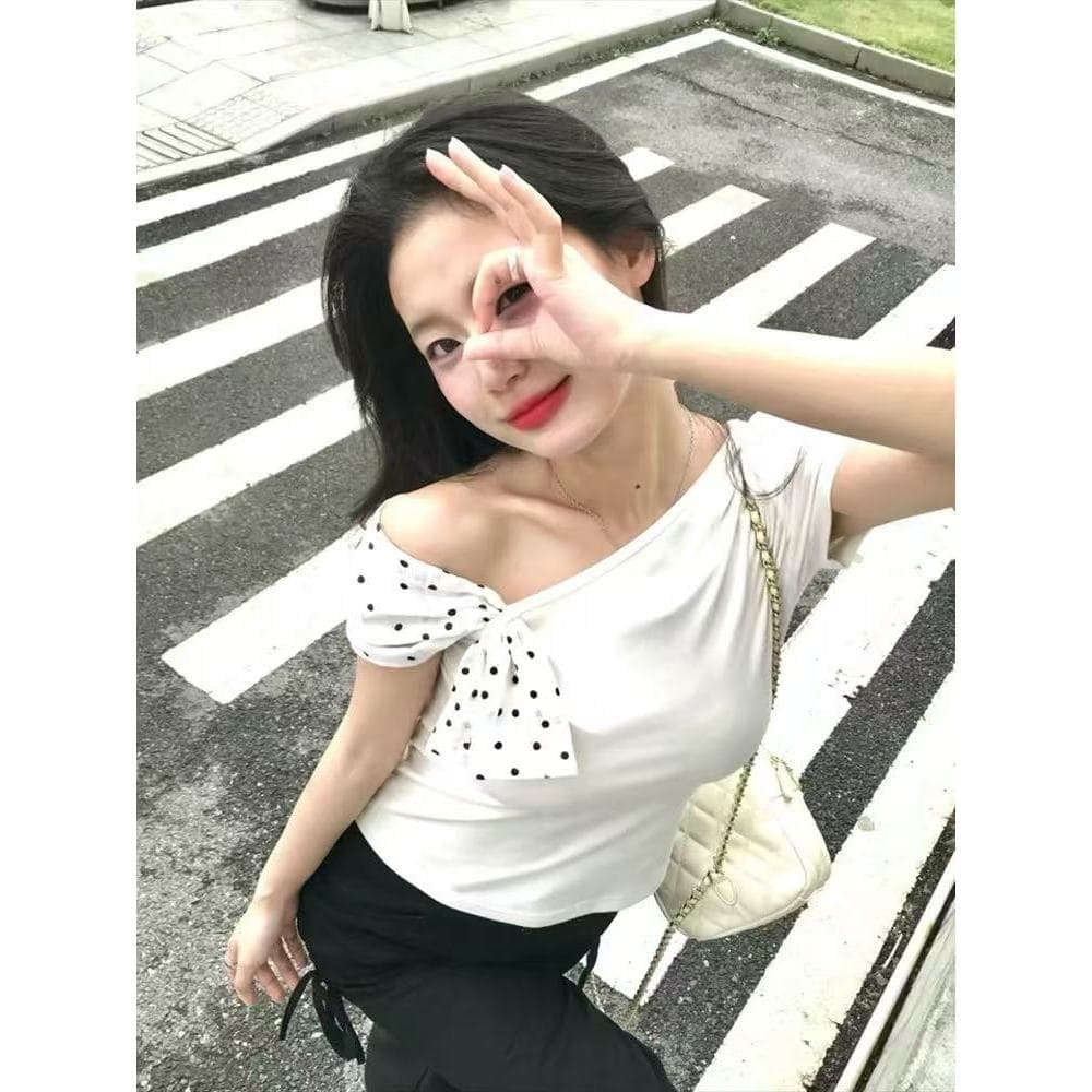 Lalita 2สี เสื้อยืดผู้หญิง ลายจุด ปาดไหล่ ไหล่เฉียง สไตล์เกาหลี รูปที่ 5