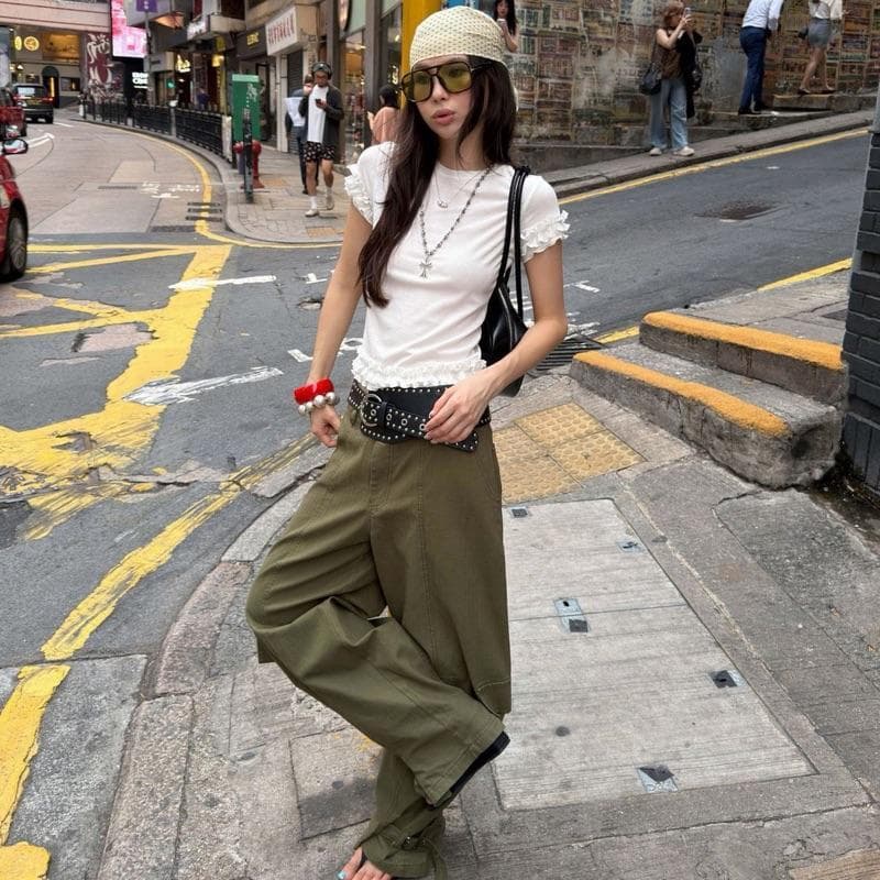 BY0541 เสื้อคอกลมแต่งระบายดอกไม้ ทรงพอดีตัว benly co รูปที่ 5