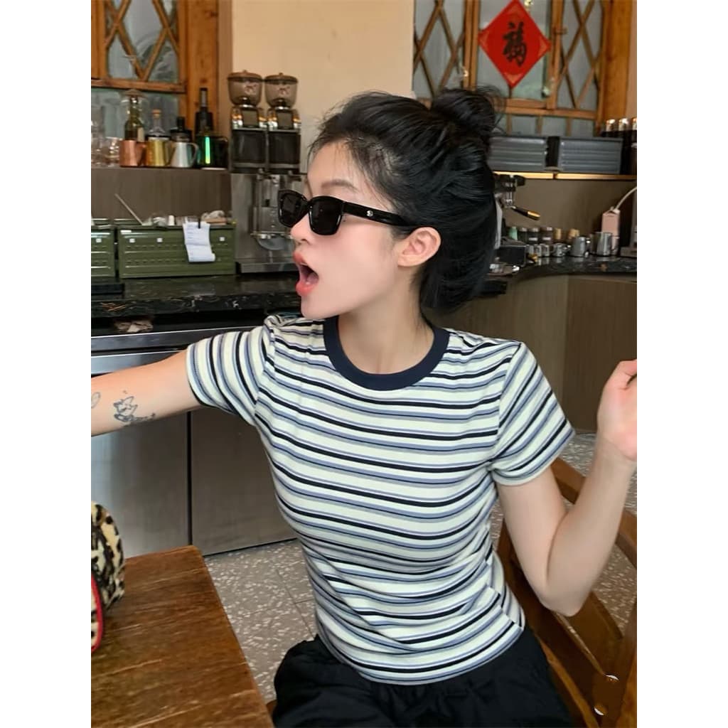 Lalita จากไทย เสื้อยืดลายริ้วคอกลม ฟีลสาวเกาหลี ทรงรัดรูปเบาๆ ใส่เที่ยวคาเฟ่น่ารักมาก รูปที่ 8
