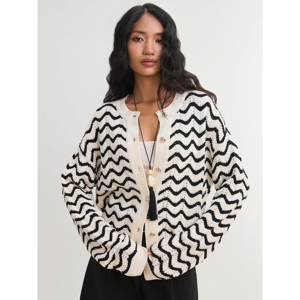 เสื้อคาร์ดิแกนถักลายติดกระดุม / Wave Knit Button Cardigan รูปที่ 1