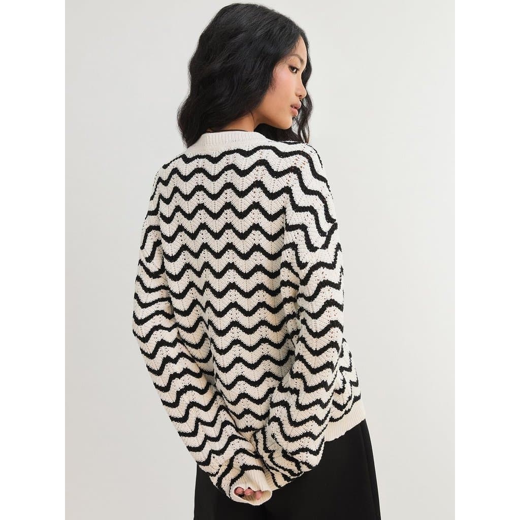 เสื้อคาร์ดิแกนถักลายติดกระดุม / Wave Knit Button Cardigan รูปที่ 5