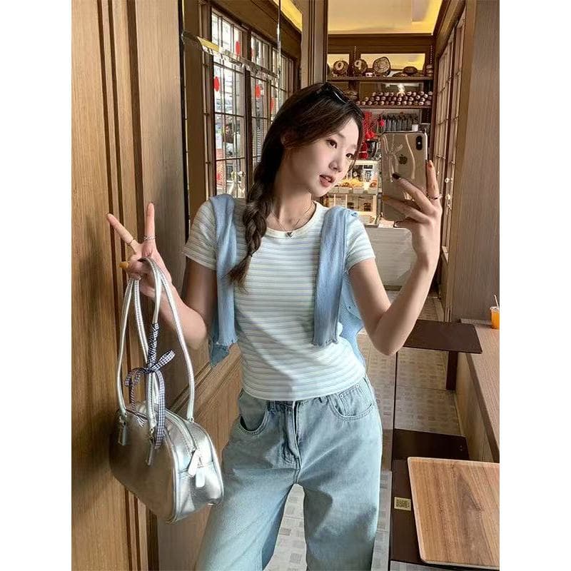 Lalita จากไทย เสื้อยืดลายริ้วคอกลม ฟีลสาวเกาหลี ทรงรัดรูปเบาๆ ใส่เที่ยวคาเฟ่น่ารักมาก รูปที่ 2