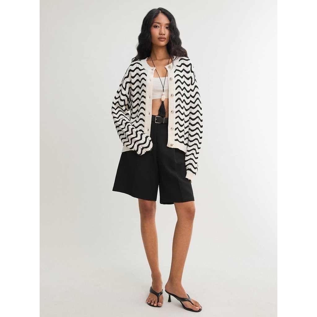 เสื้อคาร์ดิแกนถักลายติดกระดุม / Wave Knit Button Cardigan รูปที่ 2