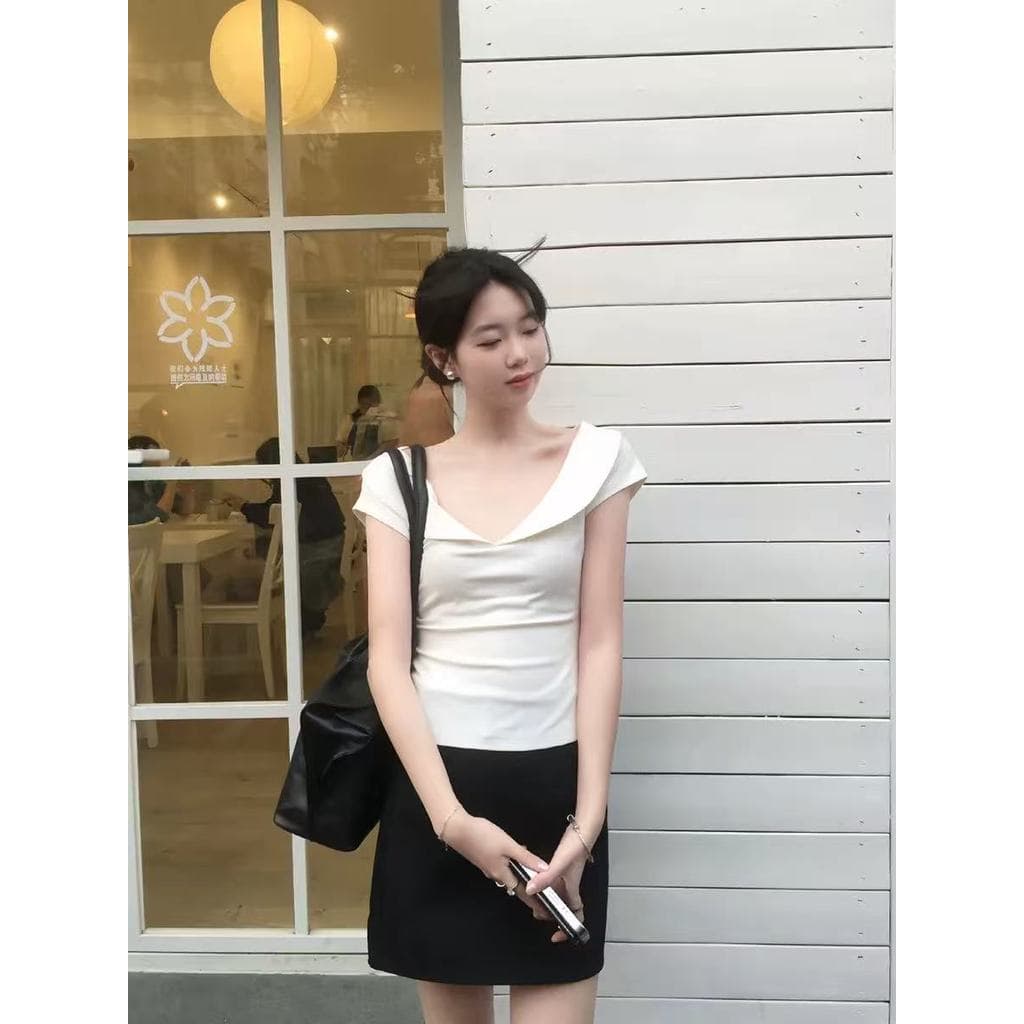 Lalita เสื้อยืดคอปก คอวี แขนสั้น ผู้หญิง น่ารักสไตล์เกาหลี ใส่สบาย 2สี รูปที่ 2