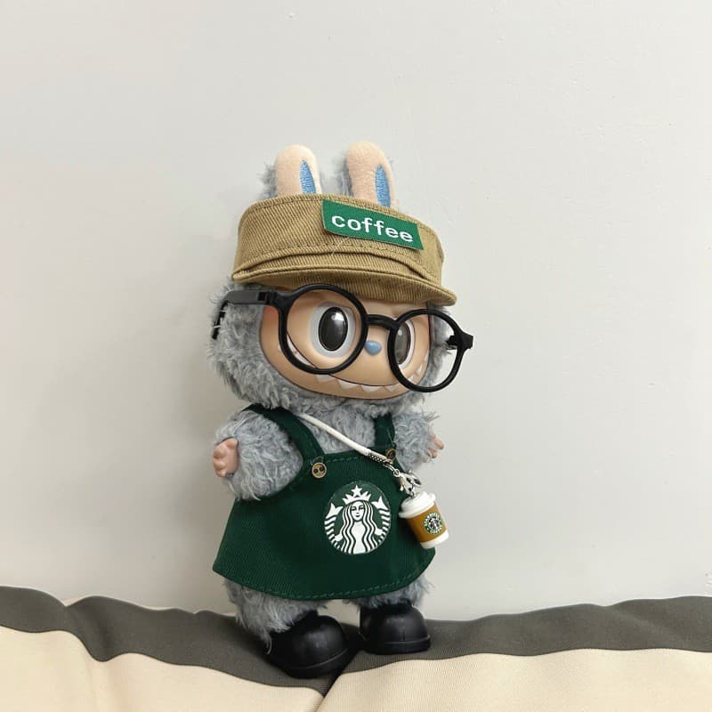 Labubu Starbucks เสื้อผ้าชุด 17 ซม.labubu ตุ๊กตาตุ๊กตาผ้ากันเปื้อนหมวก Overalls 10 ซม.เสื้อผ้าเด็ก รูปที่ 1