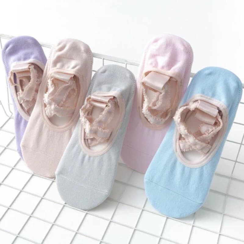 COD ถุงเท้าผู้หญิง ถุงเท้ากีฬาลูกไม้สายรัดข้อเท้ารอบ พิลาทิส กันลื่น 4 สี สไตล์หวาน สบาย รูปที่ 5