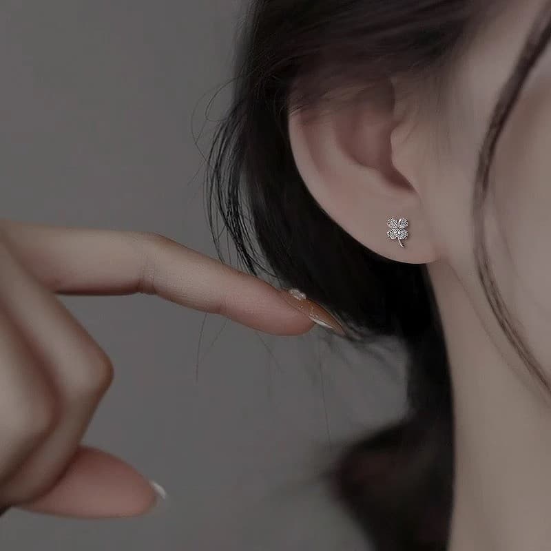 ต่างหูเงินแท้ 925 กะลาแก้ว Zircon ออกแบบเรียบหรูในสไตล์สี่ใบคล้อสำหรับผู้หญิง รูปที่ 3