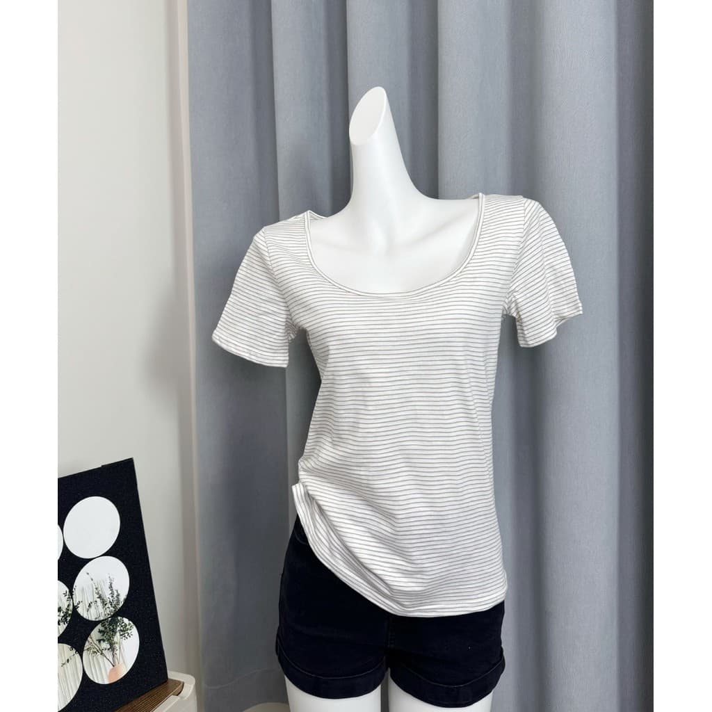 PX เสื้อยืดแขนสั้นผู้หญิง/เสื้อปาดไหล่ผู้หญิง ใส่ได้ 2 แบบ เสื้อแขนสั้นลายทาง คอกว้าง สไตล์ชิล ใส่ในวันสบายๆ สีดำ สีขาว รูปที่ 5