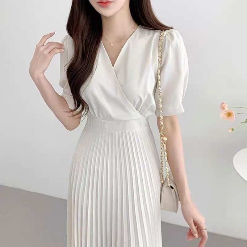 เดรสสีขาว ขาว เน่ารัก sexy dress สีทึบ สบายๆ เดรสผู้หญิง ทํางาน เหมาะสำหรับทุกโอกาส รูปที่ 1