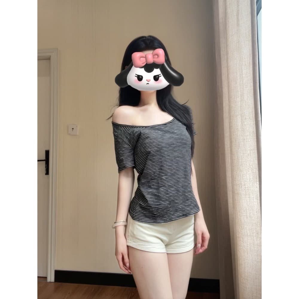 PX เสื้อยืดแขนสั้นผู้หญิง/เสื้อปาดไหล่ผู้หญิง ใส่ได้ 2 แบบ เสื้อแขนสั้นลายทาง คอกว้าง สไตล์ชิล ใส่ในวันสบายๆ สีดำ สีขาว รูปที่ 4