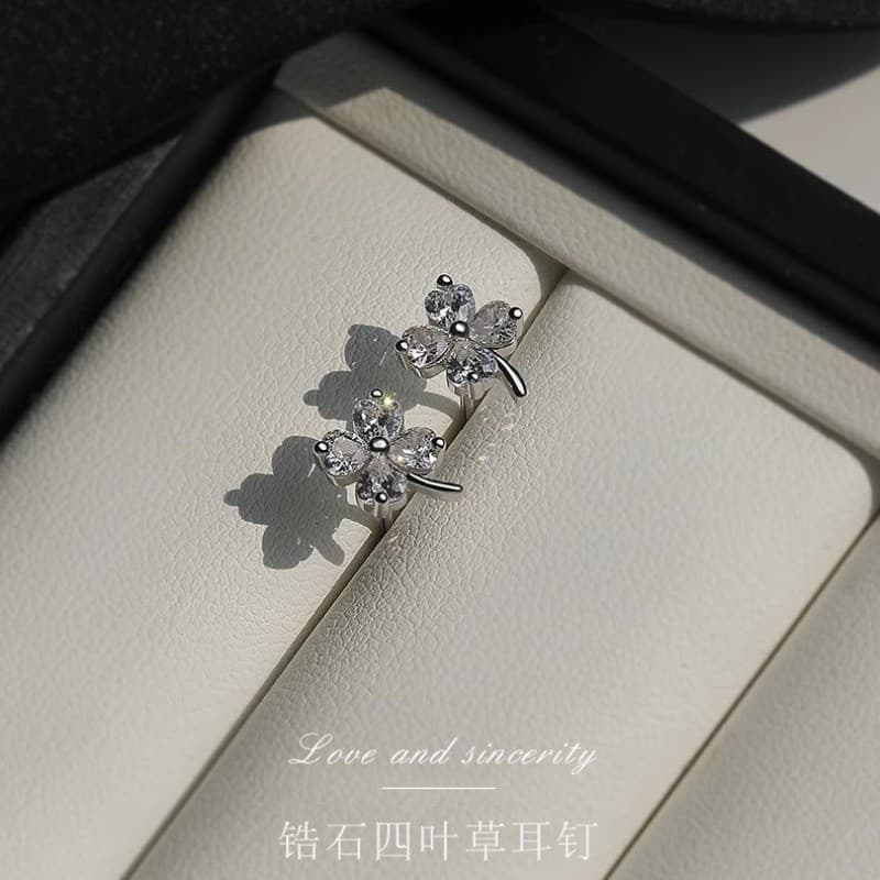 ต่างหูเงินแท้ 925 กะลาแก้ว Zircon ออกแบบเรียบหรูในสไตล์สี่ใบคล้อสำหรับผู้หญิง รูปที่ 6