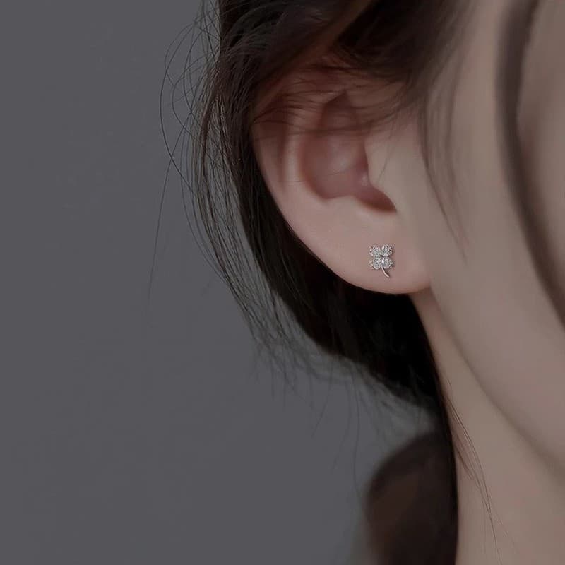 ต่างหูเงินแท้ 925 กะลาแก้ว Zircon ออกแบบเรียบหรูในสไตล์สี่ใบคล้อสำหรับผู้หญิง รูปที่ 7