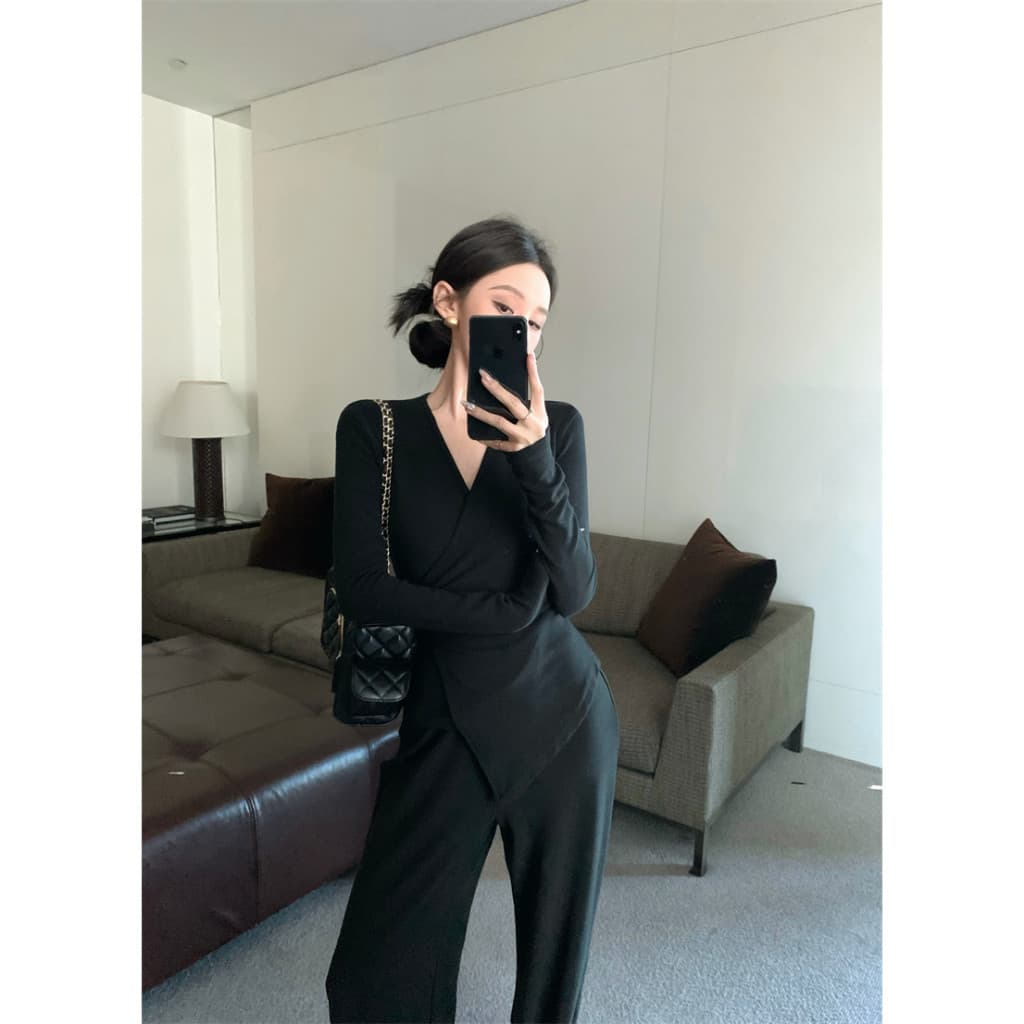 เสื้อแขนยาว คอวี ผูกเอว ทรงเข้ารูป ชายเสื้อเฉียง ผ้าฟลีซ เซ็ต 2 ชิ้น + กางเกงขากระบอก ปลายบาน เอวยางยืด ไม่มีซับใน#3011 รูปที่ 5