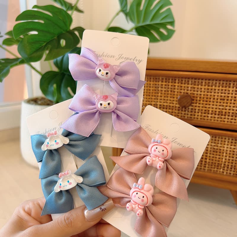 กิ๊บติดผมโบว์น่ารัก ชุด 2 ชิ้น เหมาะสำหรับเด็กผู้หญิง ตกแต่งด้วยลายการ์ตูนน่ารักๆ เป็นของขวัญที่ยอดเยี่ยม รูปที่ 1
