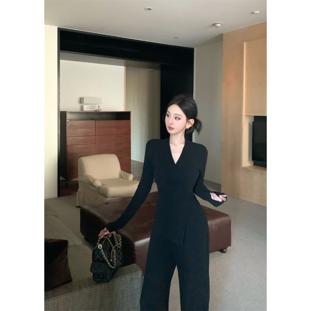 เสื้อแขนยาว คอวี ผูกเอว ทรงเข้ารูป ชายเสื้อเฉียง ผ้าฟลีซ เซ็ต 2 ชิ้น + กางเกงขากระบอก ปลายบาน เอวยางยืด ไม่มีซับใน#3011 รูปที่ 4
