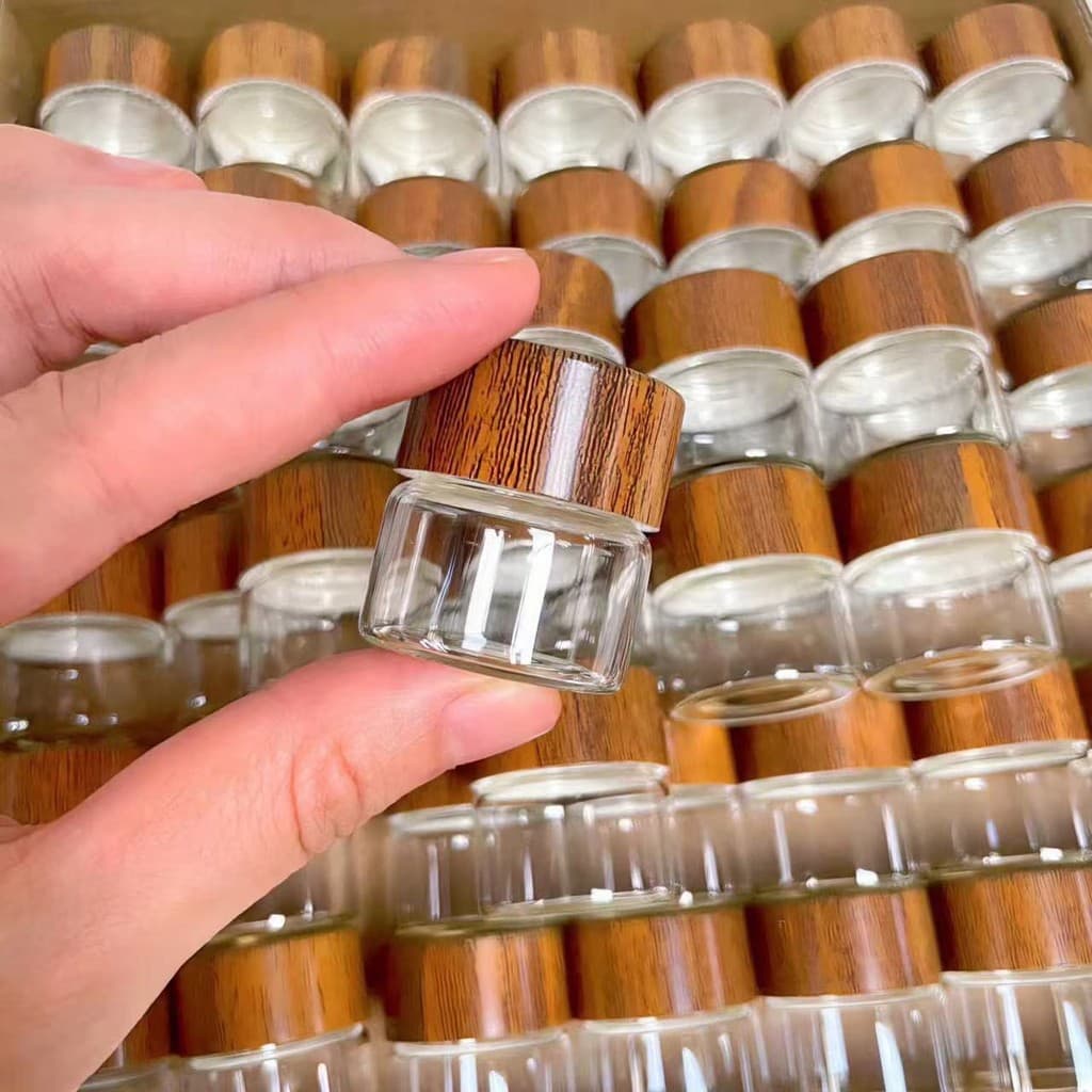ขวดแก้วจิ๋ว10ml , 30ml ขวดแก้วฝาไม้ ขวดครีมไซส์เล็ก พกพาง่าย ใช้ใส่ครีม โลชั่น บาล์ม หรือเครื่องหอมต่าง ๆ รูปที่ 3