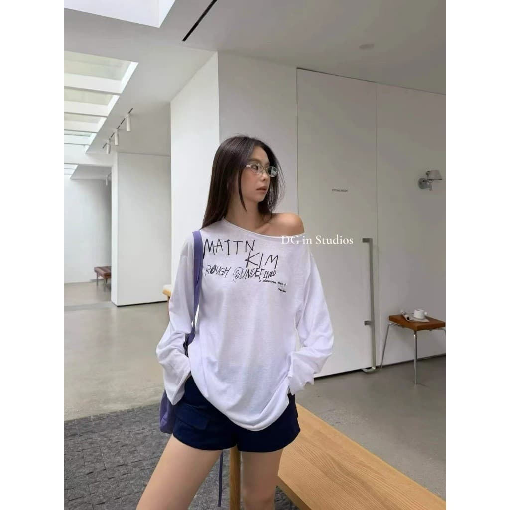 C90487 เสื้อปาดไหล่ทรงโอเวอร์ไซส์ งานเก๋ สกรีนลายสวย ผ้าดีไม่หนาไม่บาง แมทซ์ง่ายค่า แฟชั่นเกาหลี TAG CUI รูปที่ 6