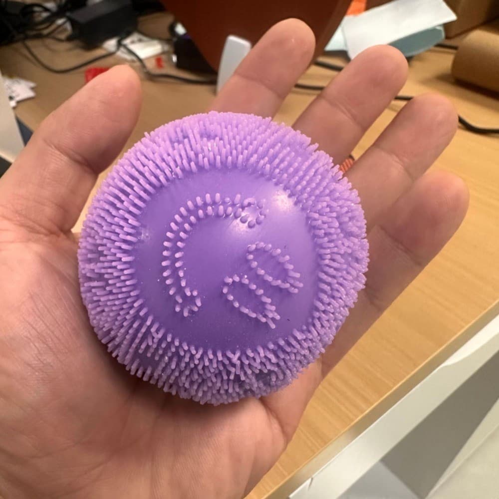 NeeDoh Fuzz Ball Squishy ของเล่น Soft Fuzzy Squeeze Ball ที่มีประสิทธิภาพความเครียดบรรเทาแบบพกพา Sensory Fidget ของเล่น รูปที่ 2
