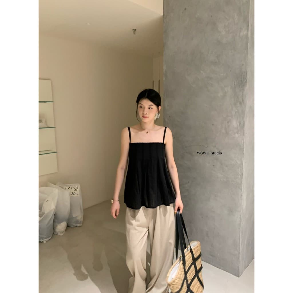 W9432 เสื้อสายเดี่ยว แต่งสายลูกไม้ งานเก๋มากๆค่า ผ้าดีใส่สบาย แฟชั่นเกาหลี TAG WG.WE รูปที่ 2