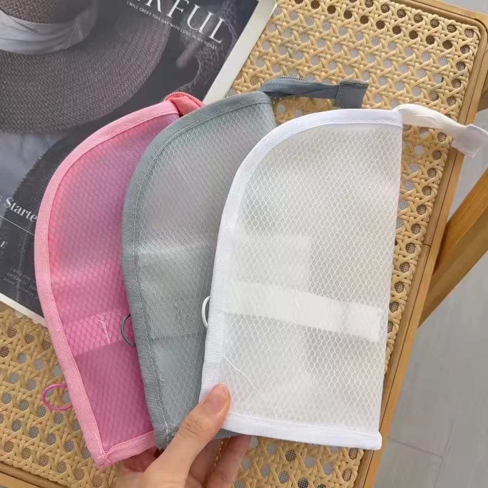 ใหม่สามเหลี่ยมตาข่ายถุงแป้งระบายอากาศและทนทานกระเป๋าอาบน้ําแบบพกพาเครื่องสําอางออแกไนเซอร์ รูปที่ 6