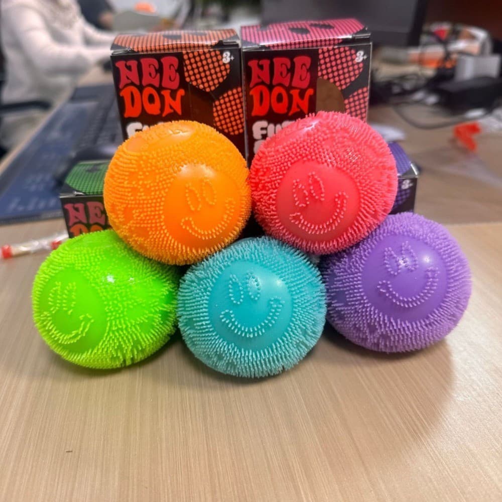 NeeDoh Fuzz Ball Squishy ของเล่น Soft Fuzzy Squeeze Ball ที่มีประสิทธิภาพความเครียดบรรเทาแบบพกพา Sensory Fidget ของเล่น รูปที่ 4