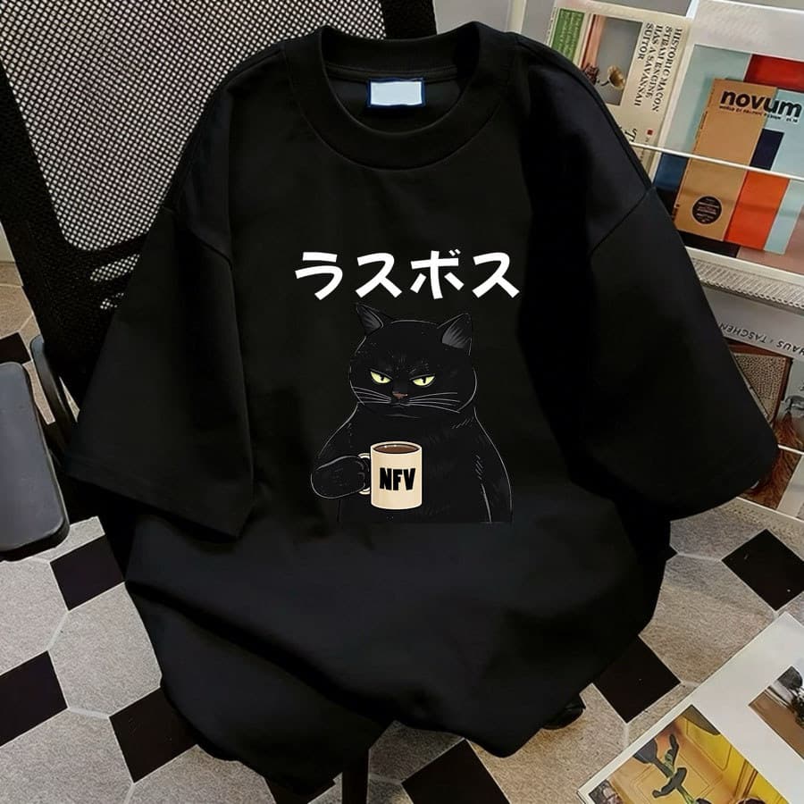 BKK Vibeทรงโอเวอร์ไซส์ เสื้อยืด ใส่ได้ทั้งชายหญิง เสื้อ ผ้าฝ้ายแท้100% ลายแมวดำ คอกลม แขนสั้น รูปที่ 2