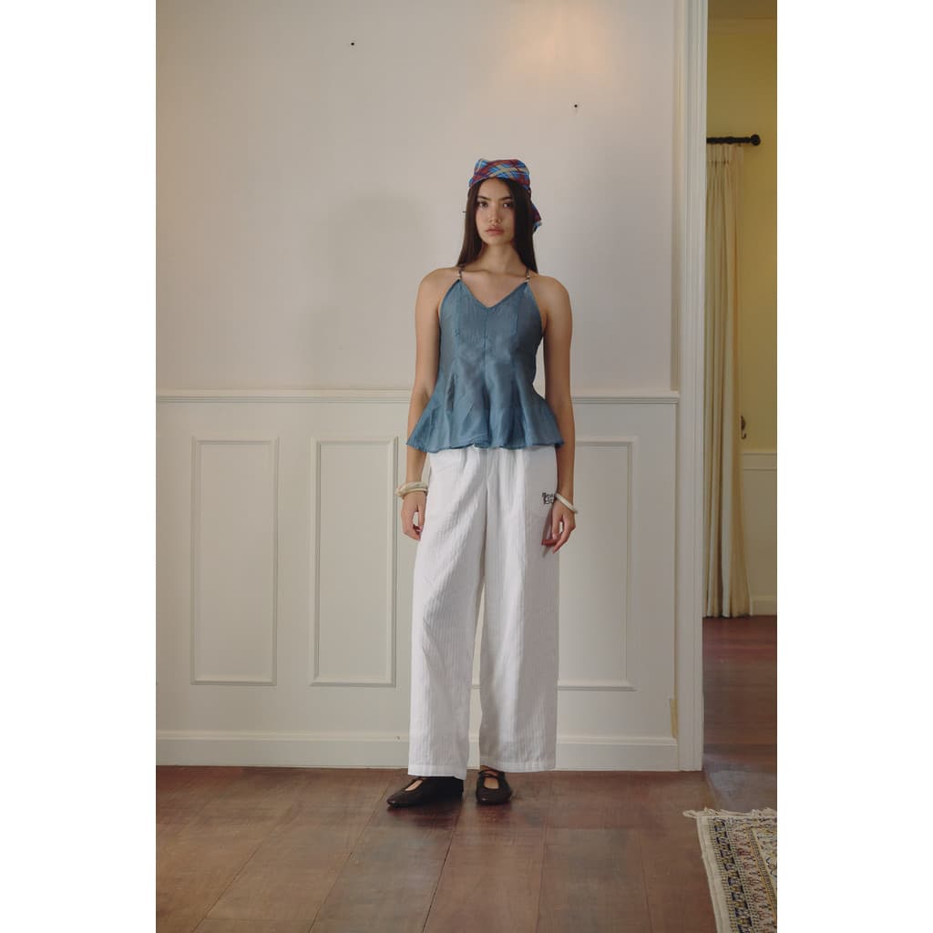 DAILY SQUAD – Softline Cami ออกแบบให้มี movement เบา ๆ และซิลูเอตที่ดู soft แบบเป็นธรรมชาติ ผลิตจากผ้า sheer silk satin รูปที่ 3