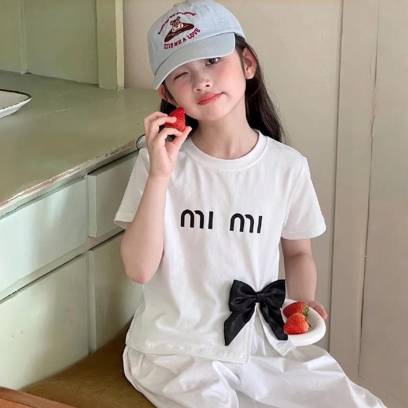 เสื้อยืดแขนสั้นสำหรับเด็กผู้หญิง ดีไซน์โบว์ 3 มิติ ผ่าข้าง สไตล์เกาหลี ใส่ได้หลายโอกาส น่ารัก เก๋ไก๋ ทันสมัย รูปที่ 2