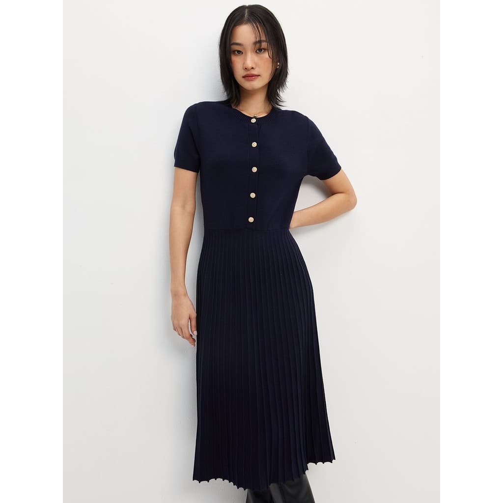 เดรสพลีทยาวผ้าไหมพรมมาพร้อมกระดุมทั้งตัว / Knitted Pleated Button Midi Dress รูปที่ 4